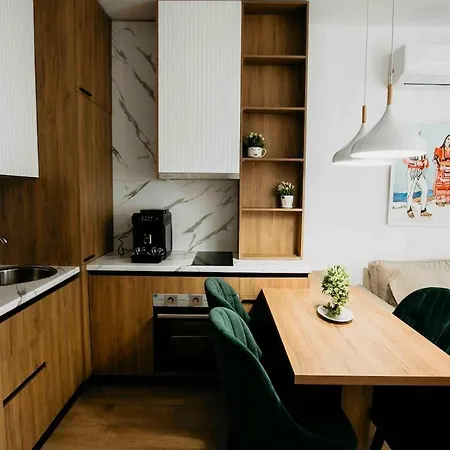  Stylish Nest At 15 Min To Center With Balcony And Ac *