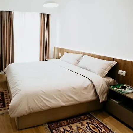 Stylish Nest At 15 Min To Center With Balcony And Ac  *