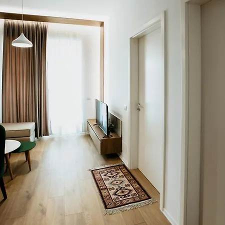 Stylish Nest At 15 Min To Center With Balcony And Ac  *