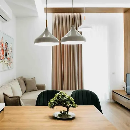 Stylish Nest At 15 Min To Center With Balcony And Ac