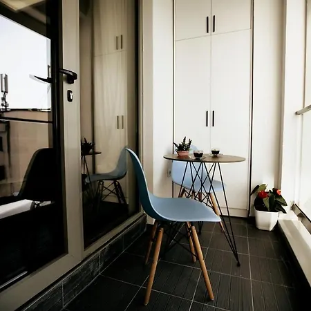 Stylish Nest At 15 Min To Center With Balcony And Ac