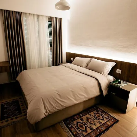 Stylish Nest At 15 Min To Center With Balcony And Ac *